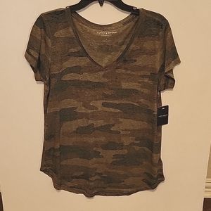 Lucky Brand v neck tee